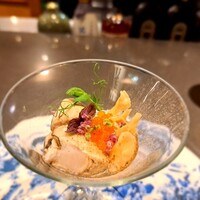 蓮 - ⚫牡蠣
                      北海道牡蠣、菊芋ムース、ニジマス卵、花穂紫蘇、土佐酢ジュレ
