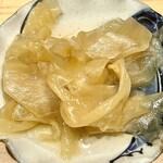 鮓樹 - ガリが置かれましたがこれも立派な酒肴になります