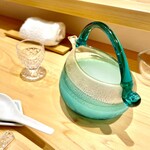 鮓樹 - 酒器も揃えが良くて古賀さんのセンスの良さが窺えます