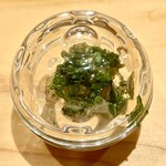 鮓樹 - 二品目は皮剥肝和え　芽葱と生海苔であっさり＆超絶な旨味