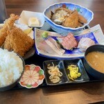 幸来食堂 金龍閣 - 海の欲ばり定食2200円
