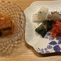 TANAKA YAKINIKU RESTAURANTE - キムチとナムルの盛り合わせ