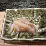 小魚 阿も珍 -  ※ご自由にお取りください…、で盛ったいかの塩辛