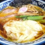 手打中華 英 - ワンタンメン。