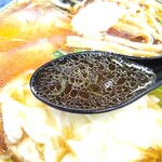 手打中華 英 - スープ。