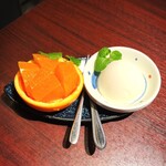 焼肉きたじま - ゆずシャーベットとオレンジ(サービス)です(o^^o)
