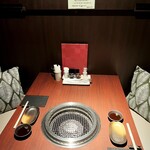 焼肉きたじま - シックな個室にはクッションマットも用意されています(o^^o)