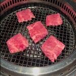 焼肉きたじま - 牛タン塩を網の上へ(o^^o)