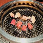 焼肉きたじま - 和牛ハツとガリを網の上へ(o^^o)