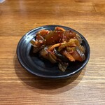 横浜家系ラーメン 三郷家 - 漬物もあります。