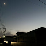 すし富 - 入店前の月と金星。ごちそうさまでした。