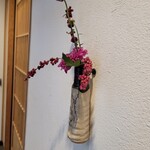 馬車道 大かわ - 入口すぐの一輪挿