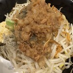 麺屋武平 - 煮干し粉がかかってますね