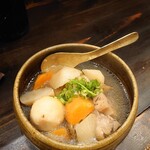 酒と肴 ソノモノ - 手羽元と根菜のスープ