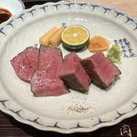 肉屋 田中 - メインのシャトーブリアンステーキ、はじめはお勧めの ”そのまま” で、ステーキソース、塩、摺りたての山葵も肉の美味しさを引き立ててくれます