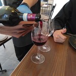 ビストロ オム - グラスワイン800円（税込）×２