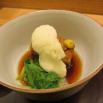 日本料理 太月 -  黒豚の角煮に上はジャガイモをすりおろした物に生クリームを加えたもの。新取り菜と共に。