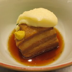 日本料理 太月 -  煮る前に蒸した角煮は柔らかさと豚の味わいを楽しみました。