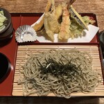 一葉 - 粗挽き天ざる\1300。冬季は待ち時間ゼロ☆