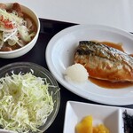 もつ煮ショップ - サバ味噌､もつ煮小鉢､サラダにお新香&ひじき煮