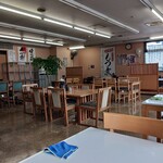 もつ煮ショップ - 店内の様子。お水や下げ膳もセルフです！