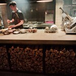 SMOKE DOOR - かっこいい薪火の調理場（撮影許可済）