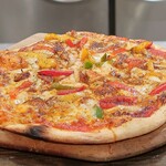 トリワイン ＰＩＫＯＳＨＨＨＵ - 自家製生地のピザ スパイシーチキン