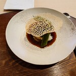 SHINARUKI - ▷国産牛頬肉の赤ワイン煮込み 旬野菜添え
柔らかく煮込んであり、スプーンで切れます
ポテトとの相性なとても良い　との説明

上のチュールの塩味感が肉やソースに較べて
割とシッカリ目に効いていた