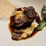 SHINARUKI - 頬肉は4時間煮込んであるとの話で
ホロホロになっており
ホントにスプーンで切れて柔らかさで美味しい