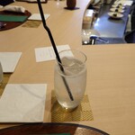 SHINARUKI - ◯エルダーフラワー
甘さ控えめで炭酸とエルダーフラワーの爽やかさ

スッキリとしている
マスカットの様な味わいがしてたなあ

食べてる間の料理の味わいの切り替えに飲んでも
最適で美味しい味わい