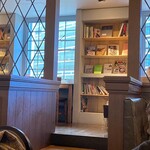 梟書茶房 - 本や雑誌がたくさんの店内