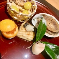 日本料理 八千代 - 師走肴・金柑いくら、床節銚子煮、焼鰆柚子おろし、銀杏、木の実、山茶花百合根