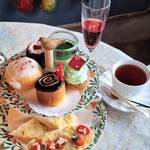 CAFE Tea Tree - 【2024.12】アフタヌーンティーランチ・全部のせ(税込2,300円)