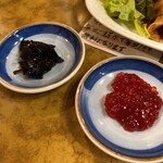 呑み食い処 わら家 - 小鉢替わりのご飯のお供