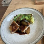 つるよし料理店 - お肉！結球しなかった白菜添え