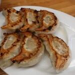 餃子工房ゆうき屋 - ・「ランチ チャーハン＋餃子セット(¥850)」の餃子。