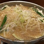 博多もつ鍋 前田屋 - 〆の博多ちぢれ麺（白髪ネギ付）