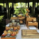 MADS LANGE - パンとシリアル、フルーツのコーナー