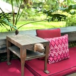 MADS LANGE - 犬のテーブル