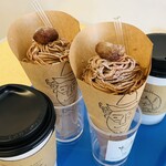 モック コーヒー - モンブランのクレープとホットコーヒー