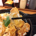 ごはん処 かつ庵 - ロースかつはひと口サイズにカット