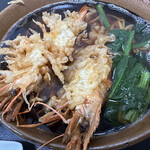 手打ちそば 乃田 - 激熱！エビがパチパチと音を立てている