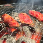 生ホルモン 炭焼き 牛とろ - ハラミもバカうまです