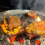 生ホルモン 炭焼き 牛とろ - カルビファイヤー