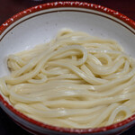 日の出製麺所 - 出汁などはセルフ（机の上にあります）