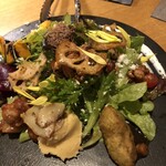 NEWLIGHT - ヴィーガンのサラダ　ナッツも入って美味しかったです。