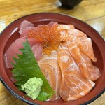 山武水産 - サーモンマグロ丼　1500円