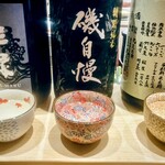 すしやのたい悟 - 日本酒のお試しは、左から島根県「王祿 　八○」　中央に静岡県「磯自慢　特別純米」　右に香川県の「悦凱陣　オオセト純米酒」