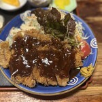 ホルモン栄楽 - とんかつ定食おかず大はなかなかなボリュームです。