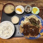 ホルモン栄楽 - とんかつ定食おかず大1100円